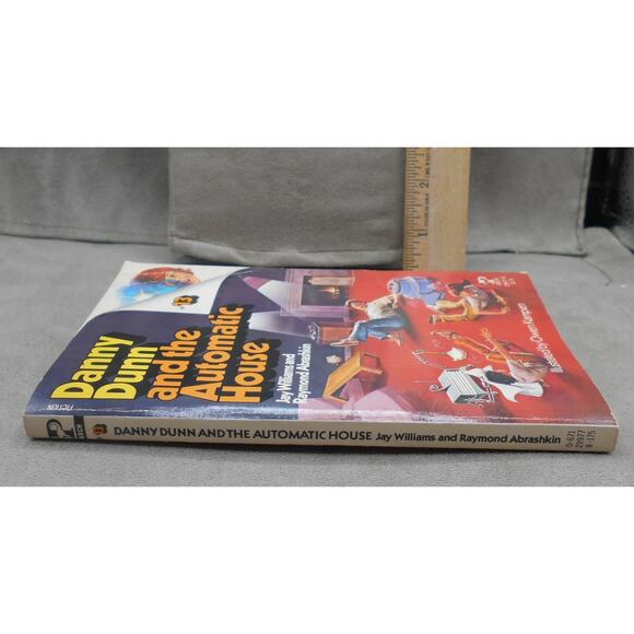 Danny Dunn and the Automatic House Jay Williams & Raymond Abrashkin 1979 - Picture 7 of 7